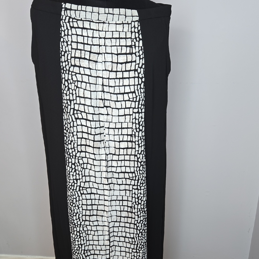 BCBGMaxAzria Black and White Patterned Maxi Skirt